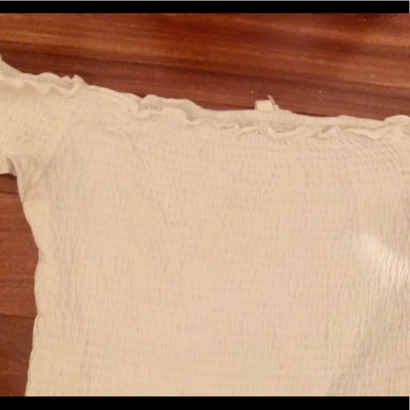 Stradivarius Off Shoulder White Crop Top - Picture 2 of 3